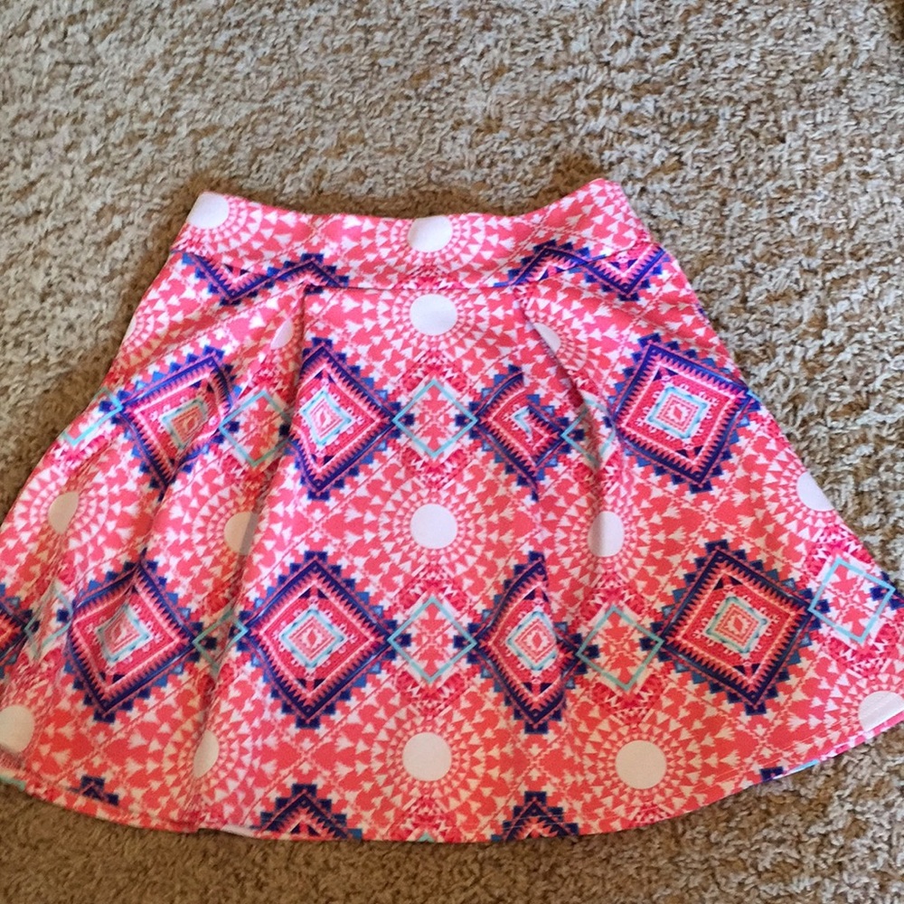 patterned mini skirt